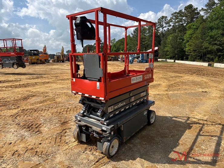 2020-skyjack-sj3219-electric-scissor-lift-image-4