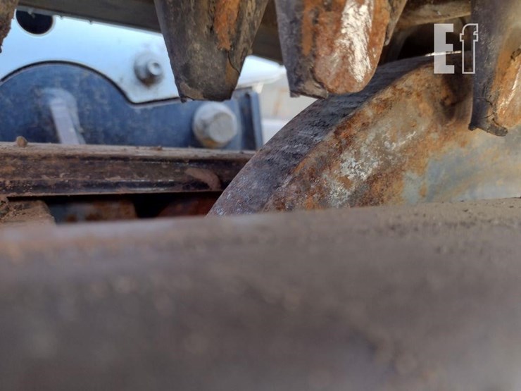 2010-bobcat-t190-image-25