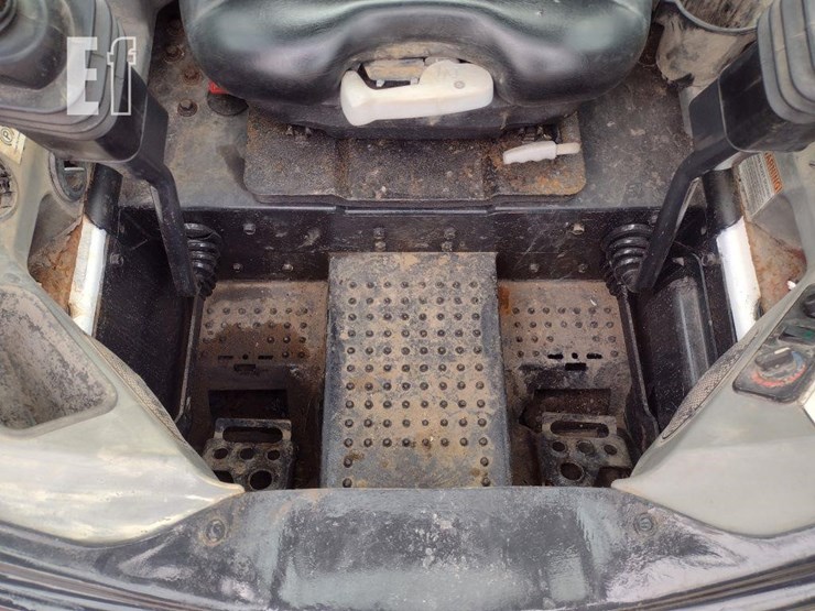 2016-bobcat-s570-image-11
