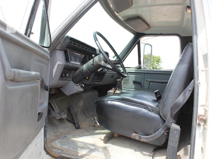 1999-ford-f800-image-11