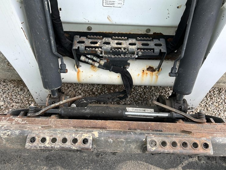 2017-bobcat-t870-image-10