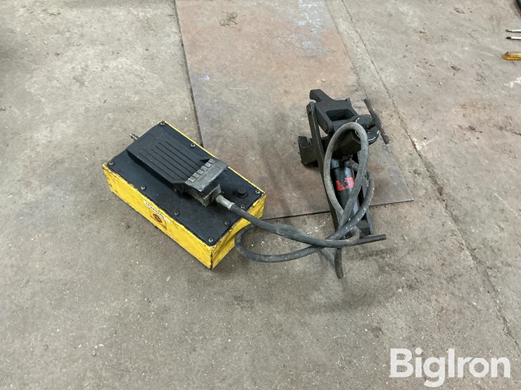 esco-tire-bead-breaker-image-7