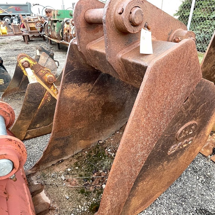 #5016 • Excavator Bucket
