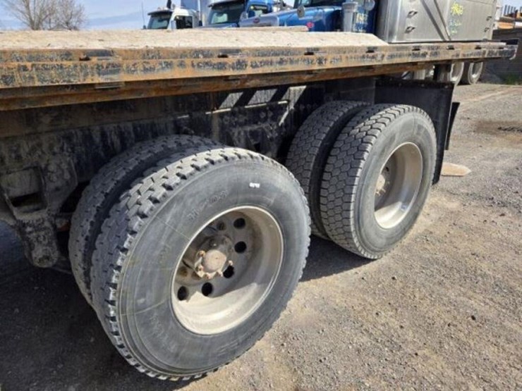 2011-kenworth-t800-image-14