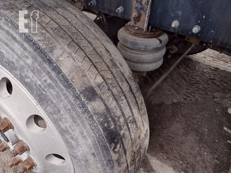 peterbilt-389-image-23