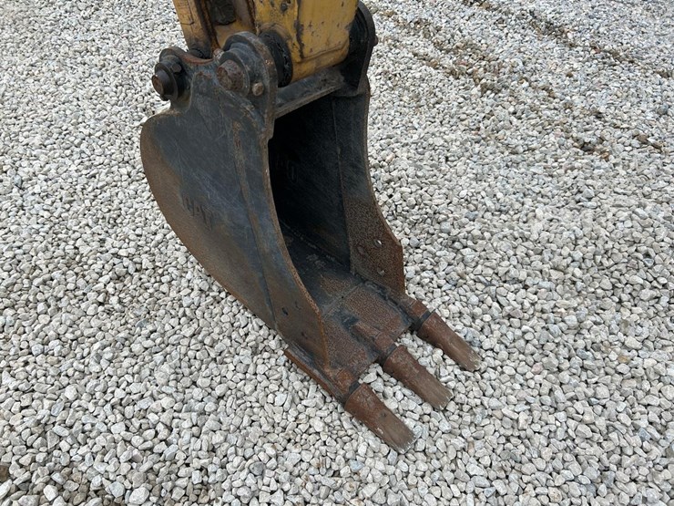 2021-caterpillar-303-image-8