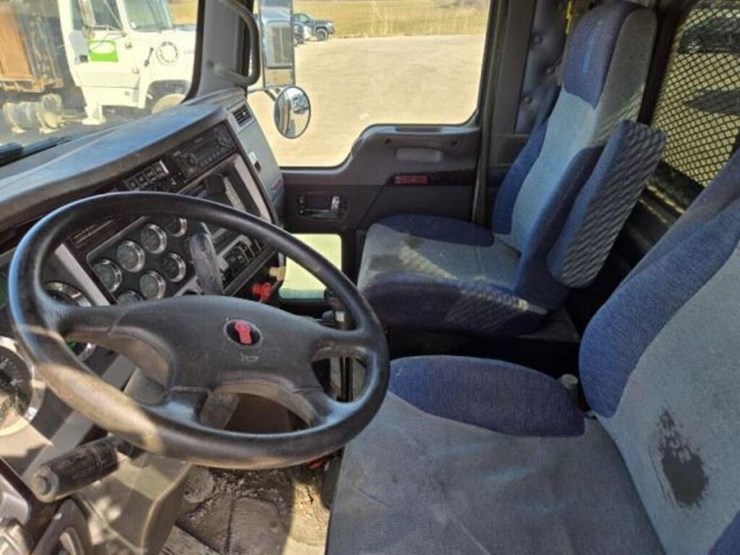 2011-kenworth-t800-image-28
