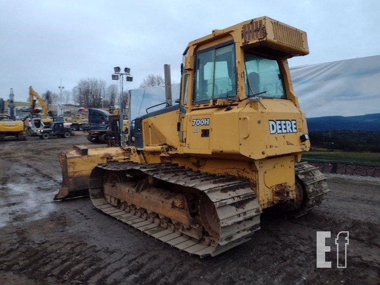 2005-deere-700h-lgp-image-48