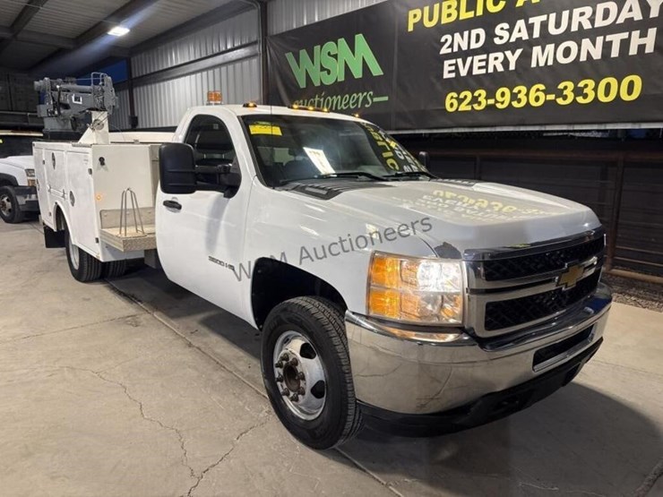 2012-chevrolet-silverado-3500-image-2