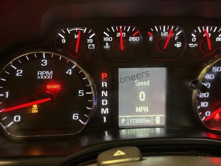 2015-chevrolet-silverado-3500hd-image-22