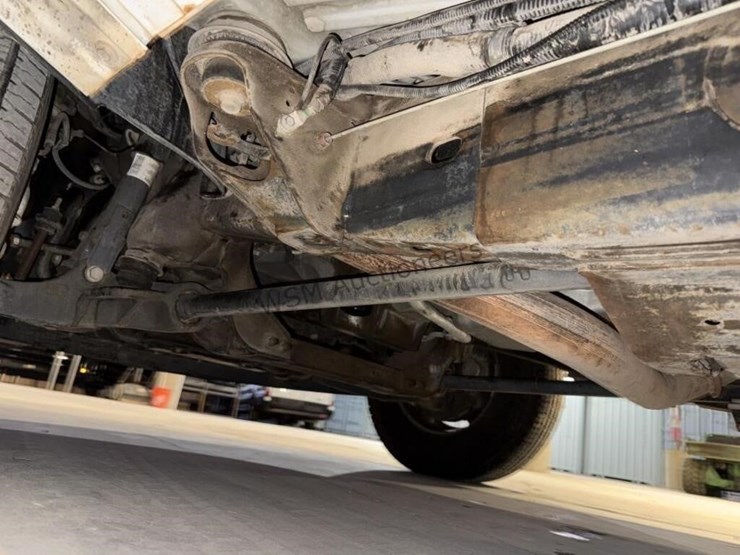 2012-chevrolet-silverado-3500-image-31