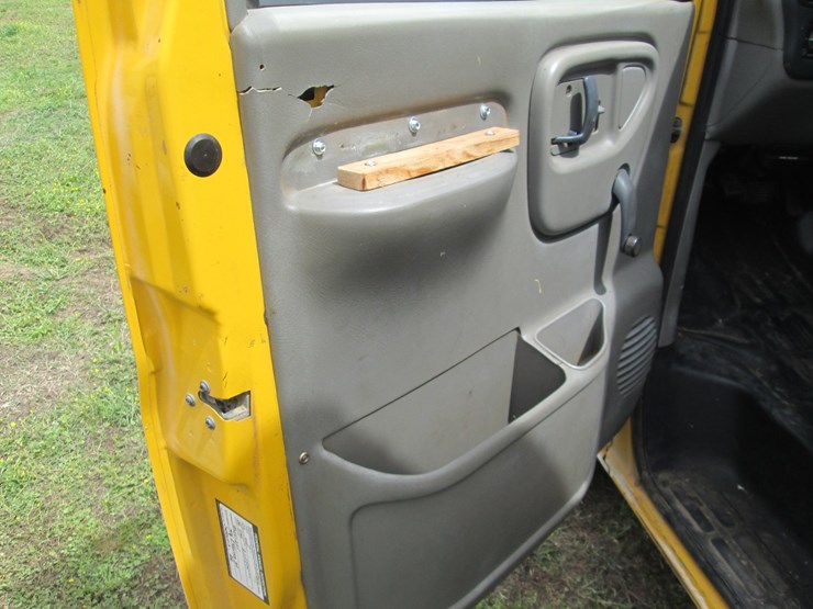 2000-gmc-3500-image-21