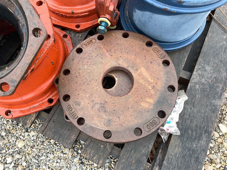 #5083-•-pallet-of-cast-iron-fittings-and-covers-image-12
