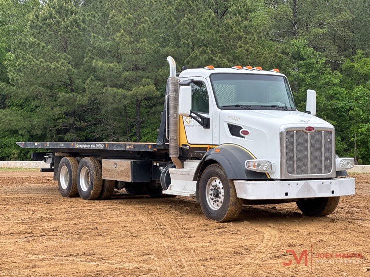 2015-peterbiltroll-back-truck-image-1
