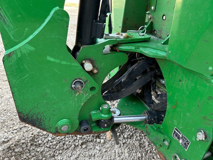 2024-john-deere-4044r-image-15