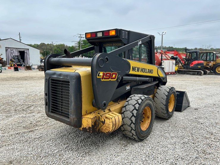 new-holland-l190-image-4