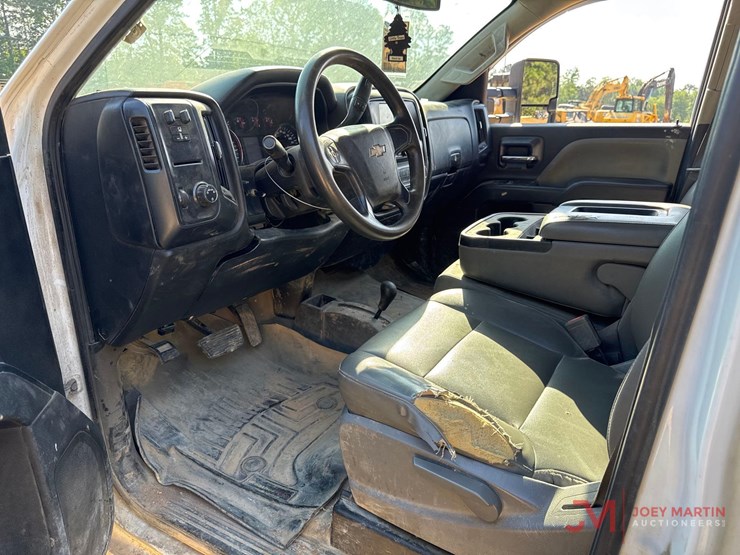 2018-chevrolet-silverado-2500-image-16