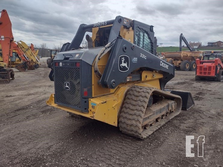 2020-deere-331g-image-32