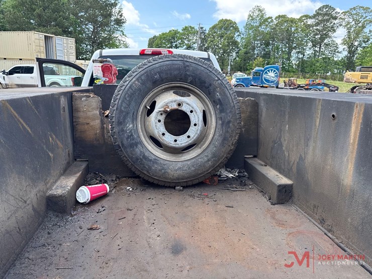 2017-chevrolet-3500-image-11