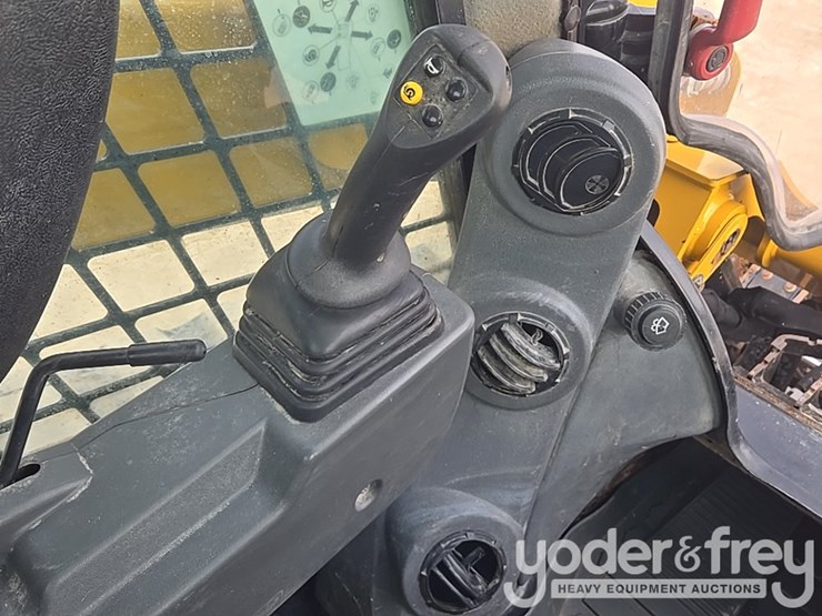 2021-caterpillar-289d3-image-45