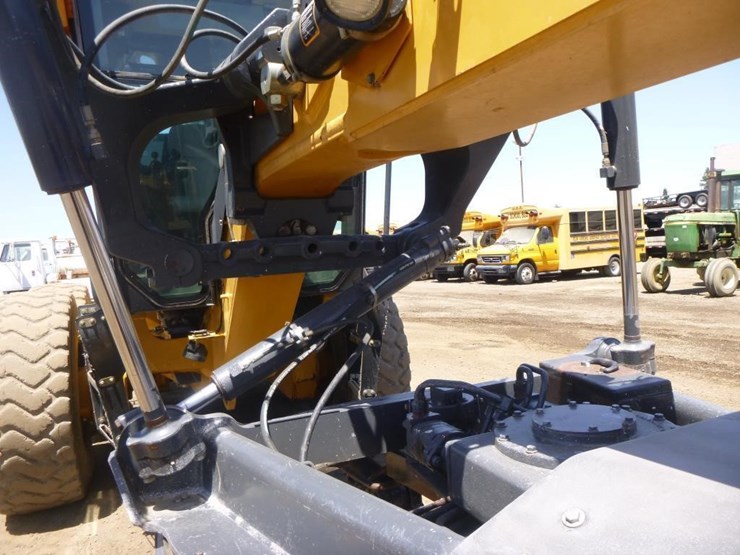 2013-deere-872gp-image-26
