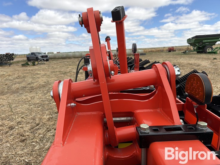 2019-kuhn-gladiator-1205-strip-tiller-image-13