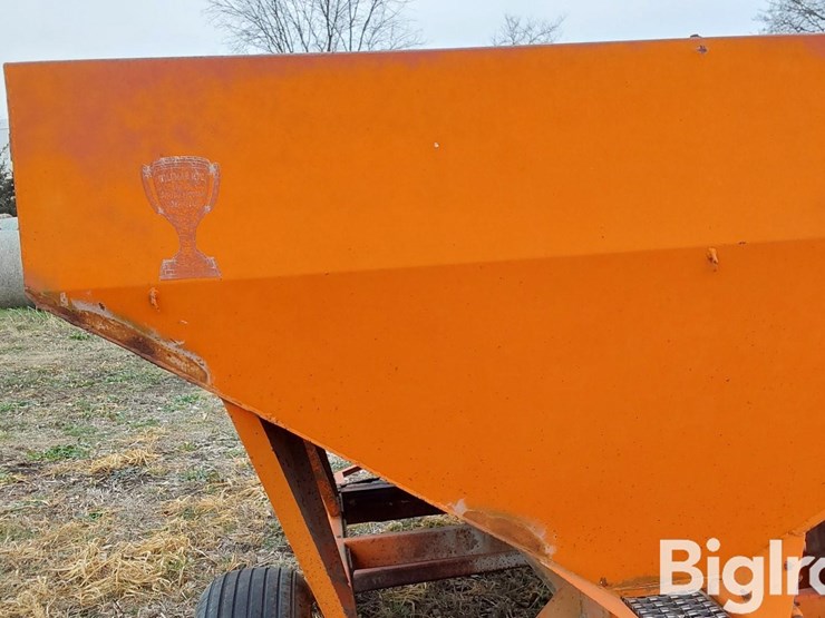 willmar-t/a-dry-fertilizer-spreader-image-11