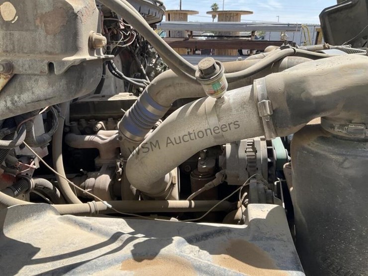 2003-freightliner-fl70-image-14