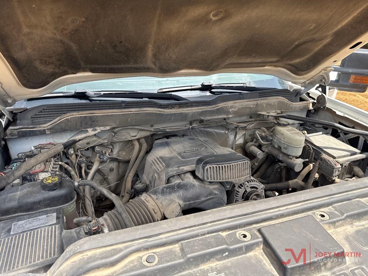 2017-chevrolet-3500-image-17