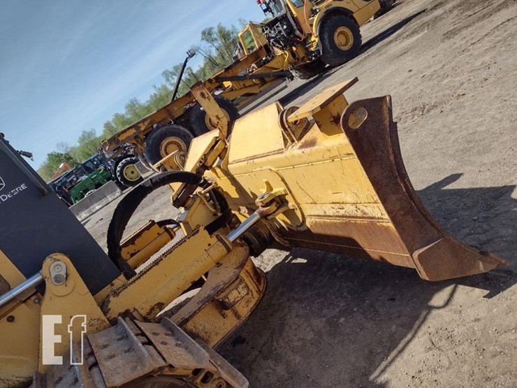 2004-deere-700h-image-23