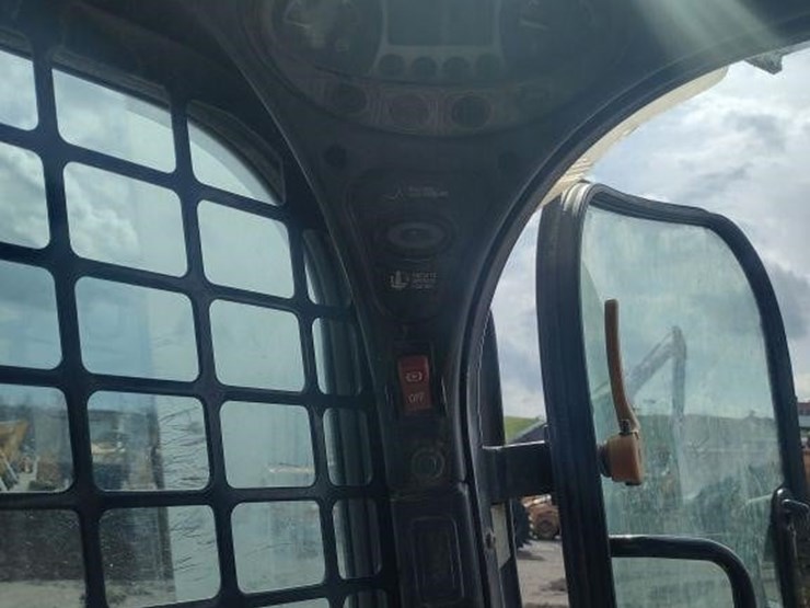 2012-bobcat-s650-image-7