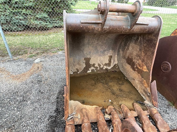 #5015-•-excavator-bucket-image-1