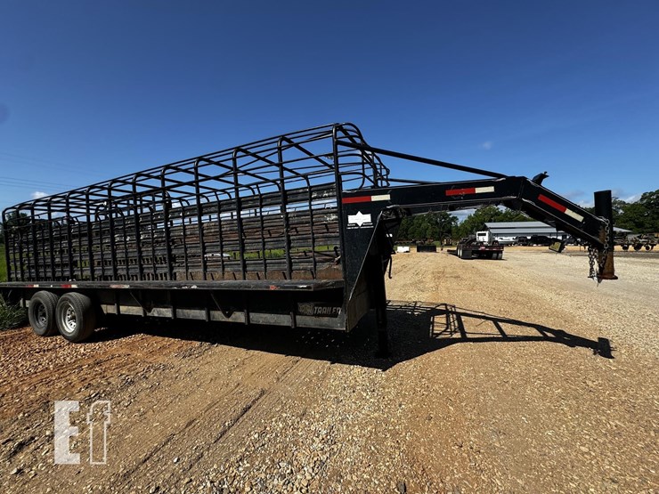 w-w-trailers-livestock-trailer-24'-image-1