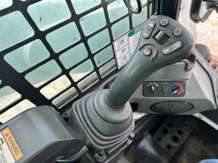 2017-bobcat-t870-image-24