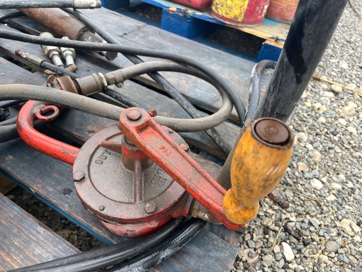#5087-•-pallet-of-pump-parts-image-16
