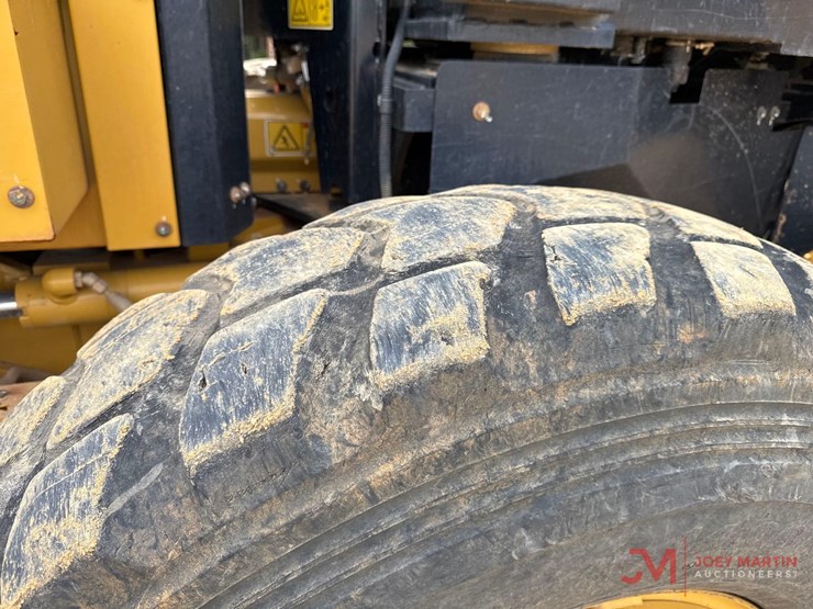 2021-caterpillar-120-image-15