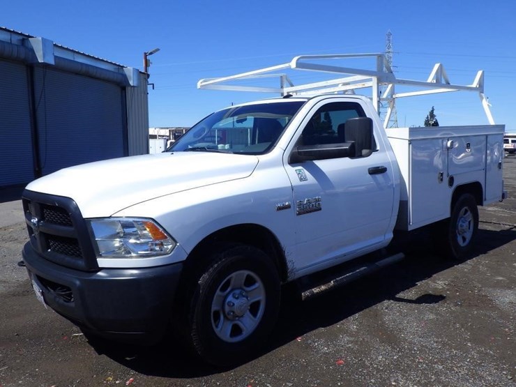 2018-dodge-2500-image-1