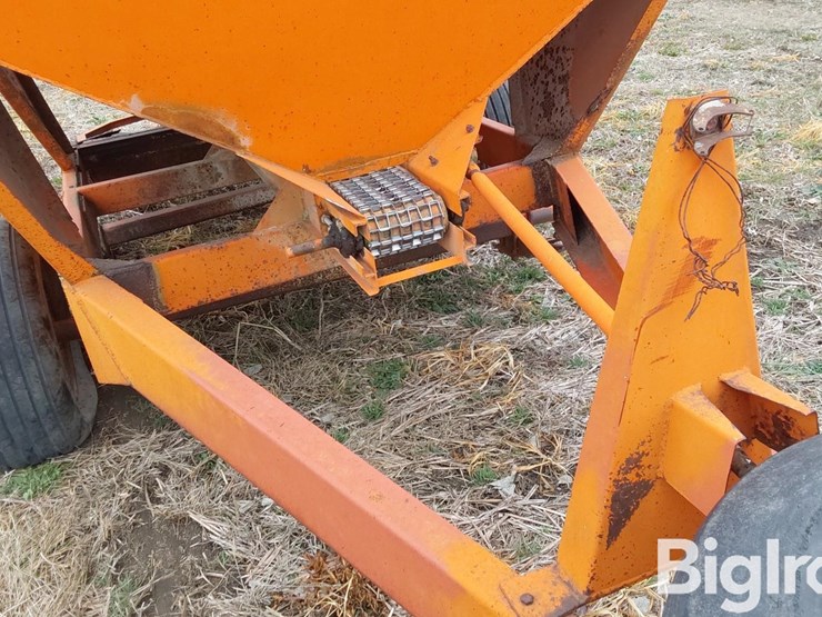 willmar-t/a-dry-fertilizer-spreader-image-10