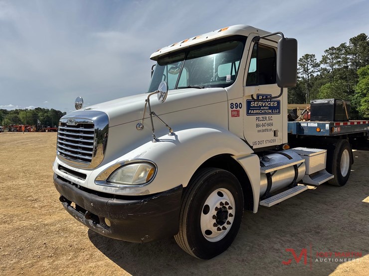 2007-freightliner-s/a-day-cab-truck-tractor-image-4