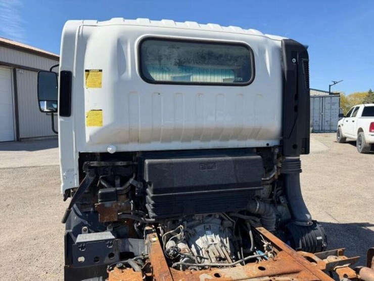 2015-isuzu-nrr-image-29