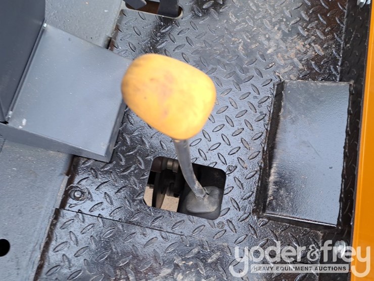 terex-6-ton-swivel-skip-dumper,-roll-bar-image-18