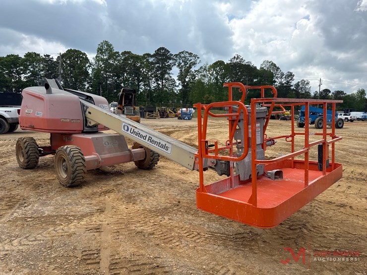 2017-jlg-400s-image-2