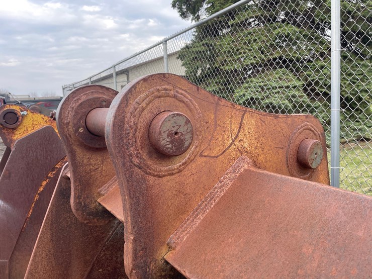 #5004-•-excavator-bucket-image-12
