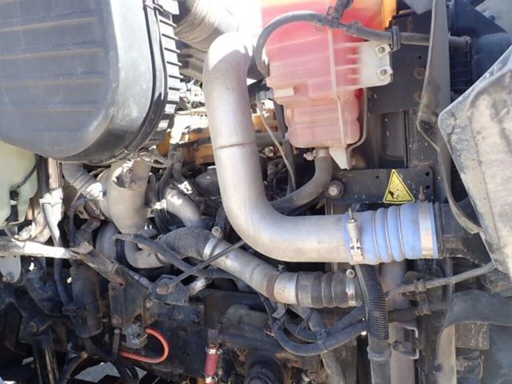 2012-caterpillar-ct660s-image-57
