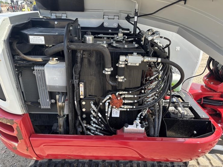 2020-takeuchi-tb240-image-41