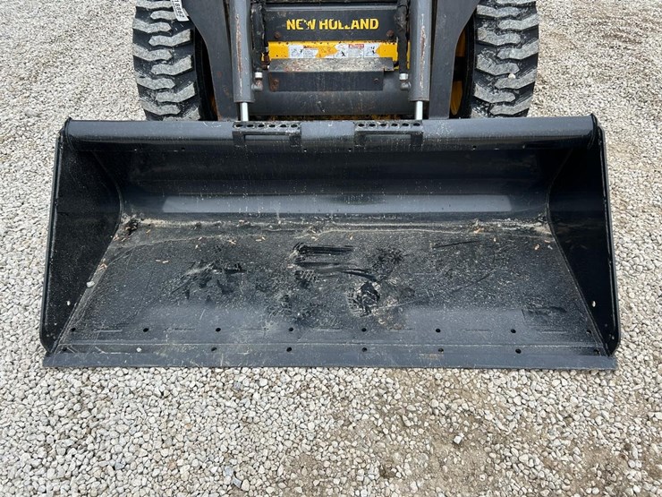 2023-new-holland-l320-image-9
