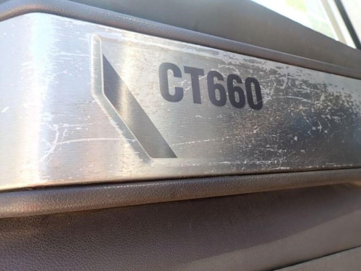 2012-caterpillar-ct660s-image-35