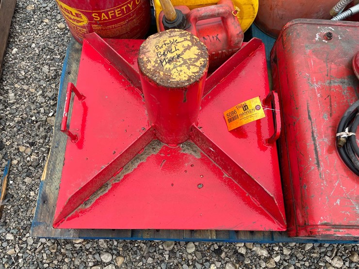 #5086-•-pallet-of-gas-cans-image-23