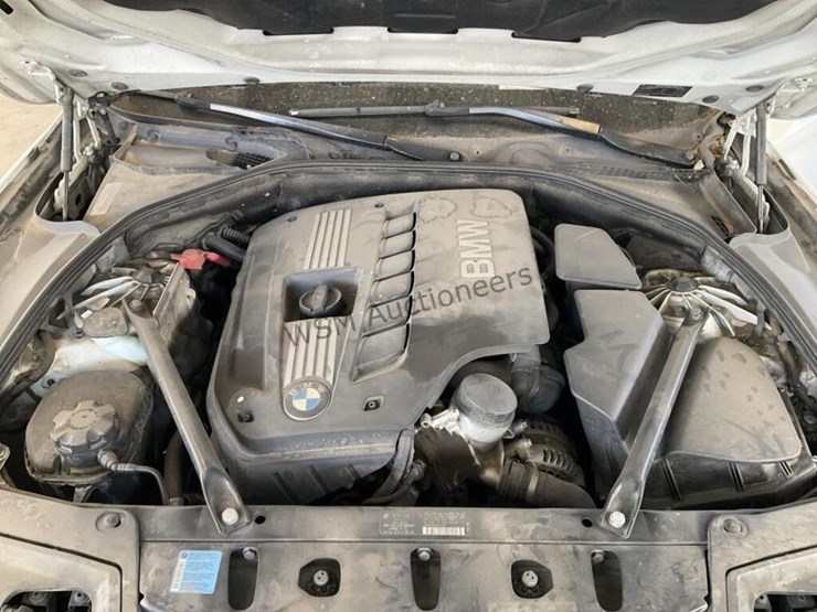 2011-bmw-528i-sdn-image-9