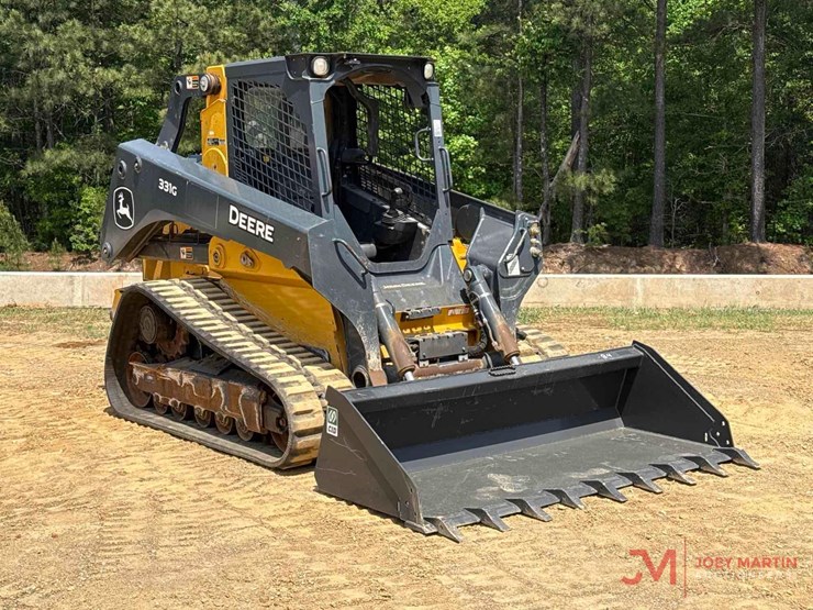 deere-331g-image-1